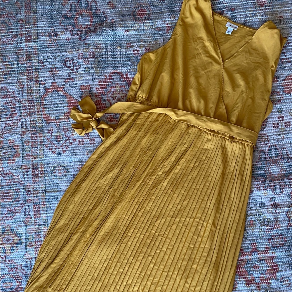 Ava and Viv 2x Mustard Pleated Dress